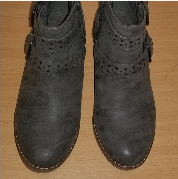 rocket dog walking boots